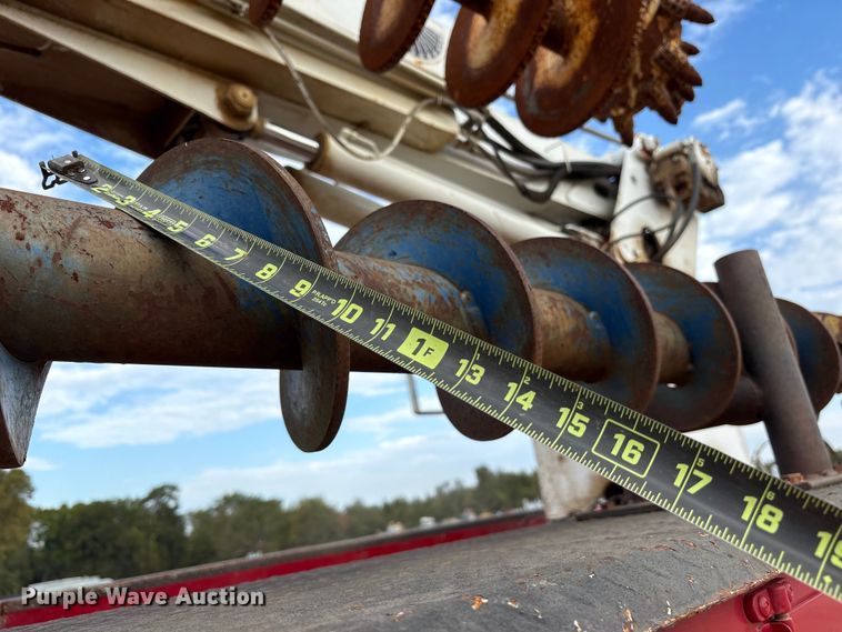 image for item ET7167 2015 International 7300 digger derrick truck