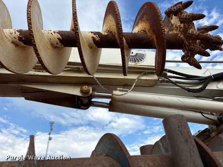 image for item ET7167 2015 International 7300 digger derrick truck