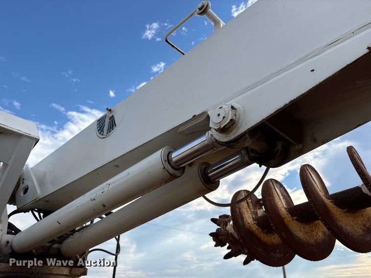 image for item ET7167 2015 International 7300 digger derrick truck