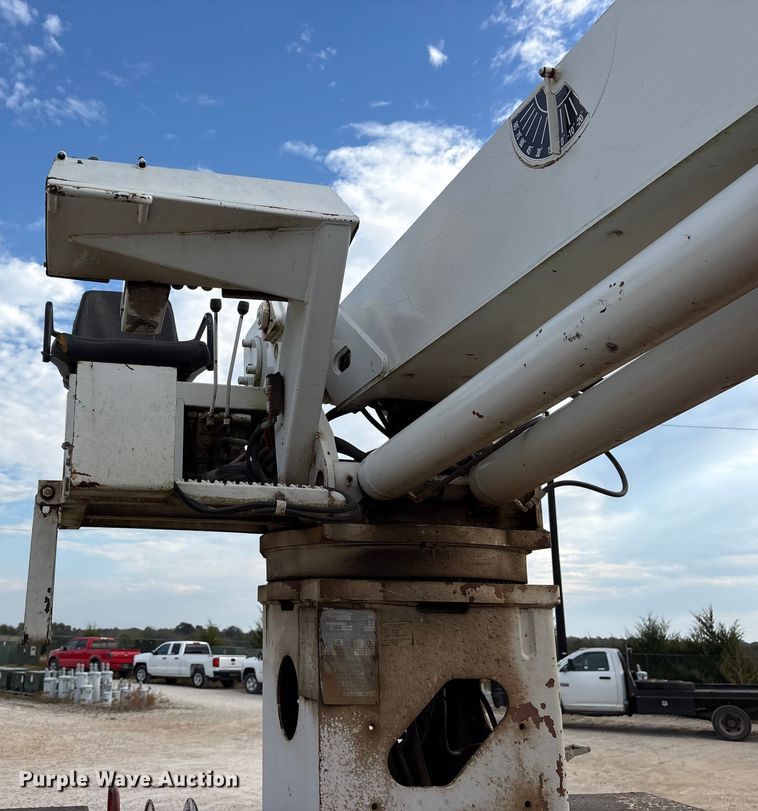 image for item ET7167 2015 International 7300 digger derrick truck