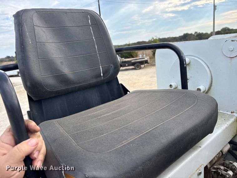 image for item ET7167 2015 International 7300 digger derrick truck