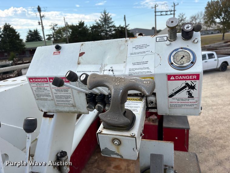 image for item ET7167 2015 International 7300 digger derrick truck