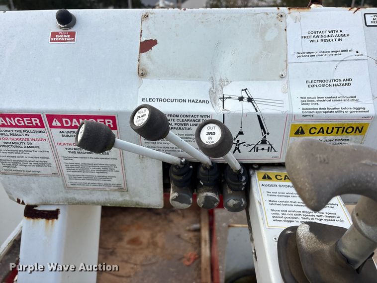 image for item ET7167 2015 International 7300 digger derrick truck