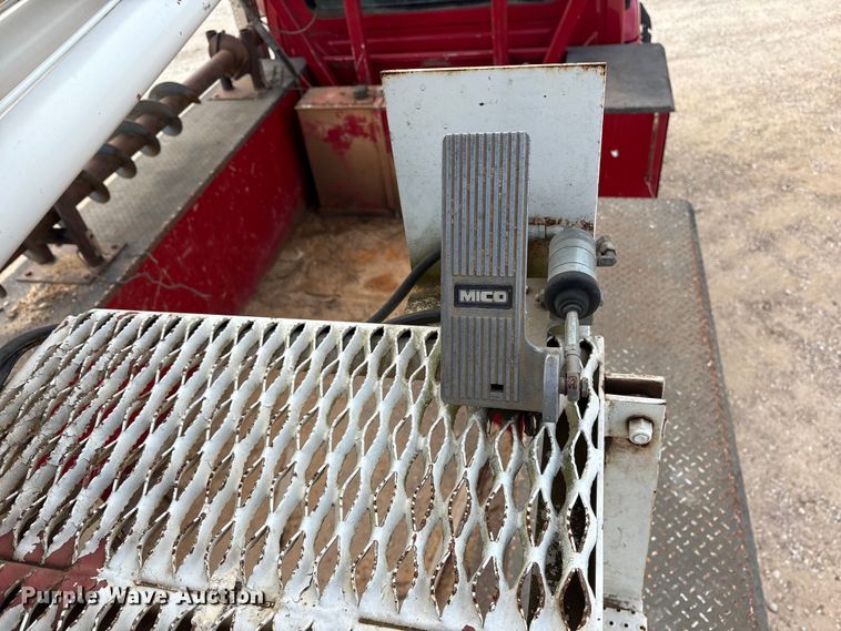 image for item ET7167 2015 International 7300 digger derrick truck