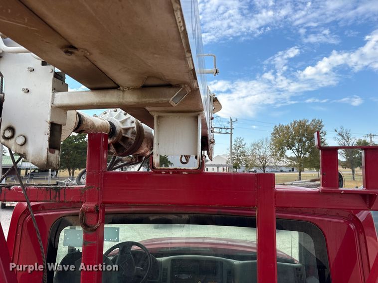 image for item ET7167 2015 International 7300 digger derrick truck