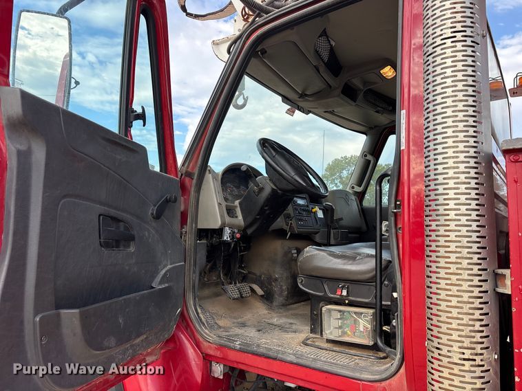 image for item ET7167 2015 International 7300 digger derrick truck