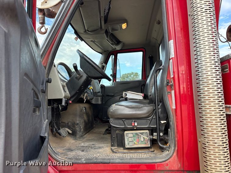 image for item ET7167 2015 International 7300 digger derrick truck