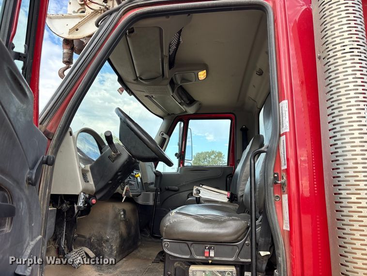 image for item ET7167 2015 International 7300 digger derrick truck