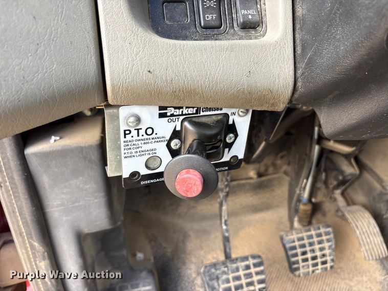 image for item ET7167 2015 International 7300 digger derrick truck