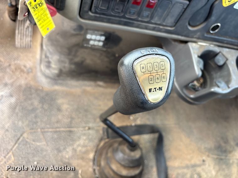 image for item ET7167 2015 International 7300 digger derrick truck