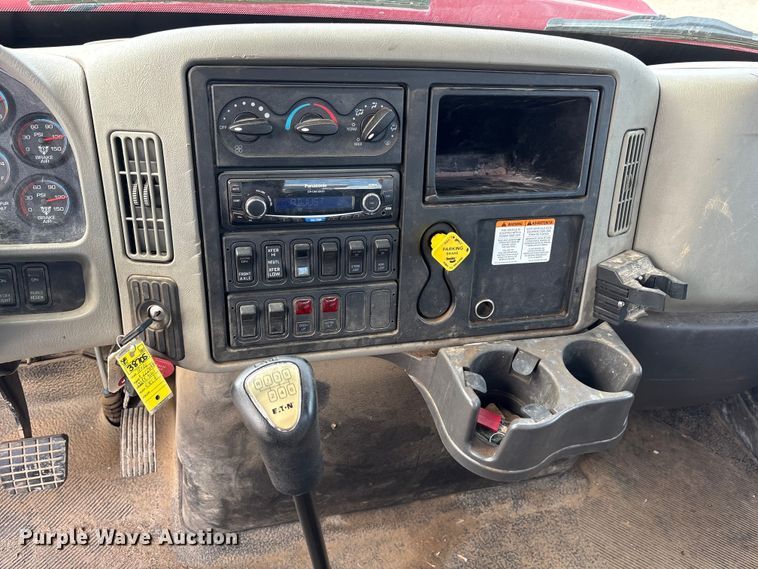 image for item ET7167 2015 International 7300 digger derrick truck