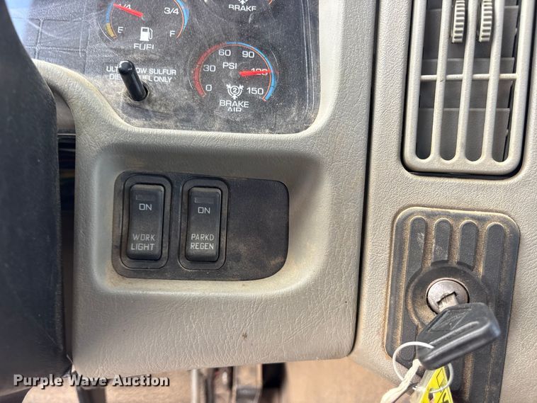 image for item ET7167 2015 International 7300 digger derrick truck