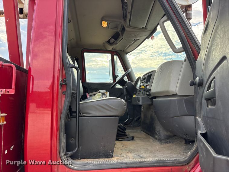 image for item ET7167 2015 International 7300 digger derrick truck