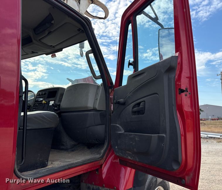 image for item ET7167 2015 International 7300 digger derrick truck