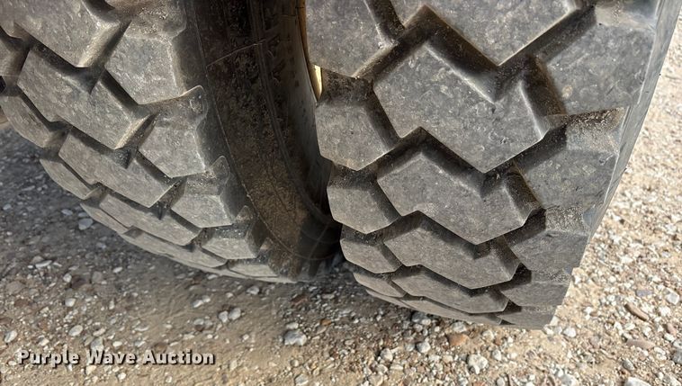 image for item ET7167 2015 International 7300 digger derrick truck