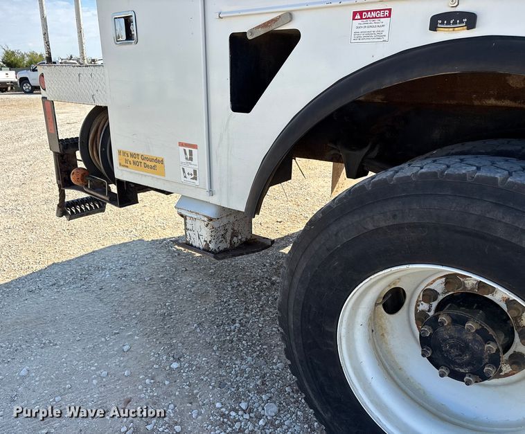 image for item ET7169 2018 Freightliner Business Class M2 digger derrick truck