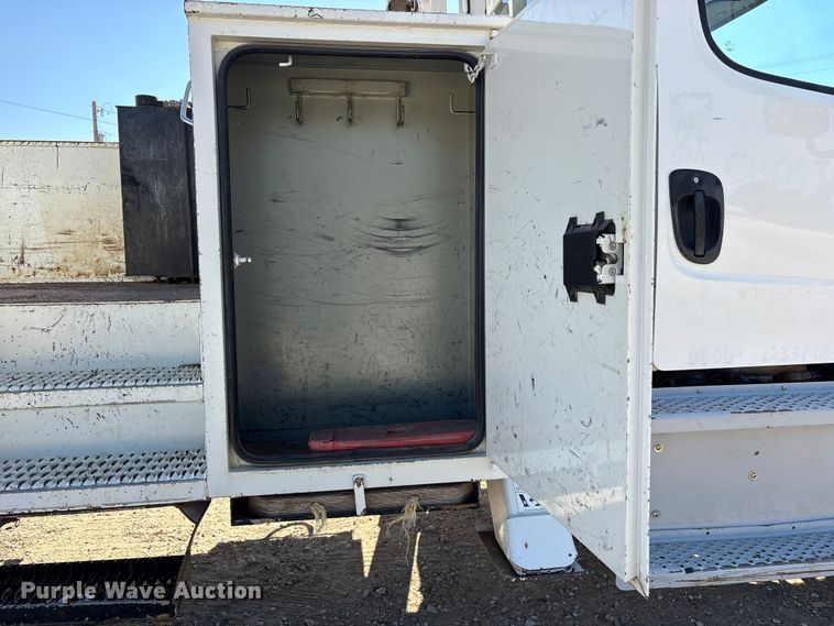 image for item ET7169 2018 Freightliner Business Class M2 digger derrick truck