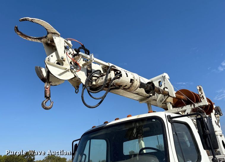 image for item ET7169 2018 Freightliner Business Class M2 digger derrick truck