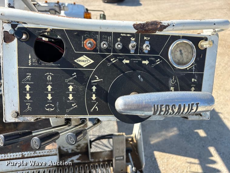 image for item ET7169 2018 Freightliner Business Class M2 digger derrick truck