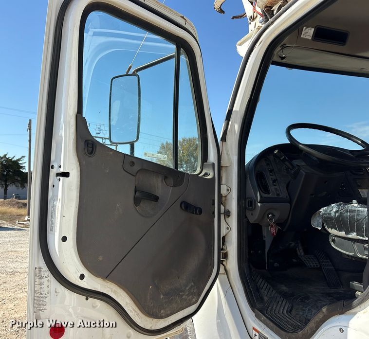 image for item ET7169 2018 Freightliner Business Class M2 digger derrick truck