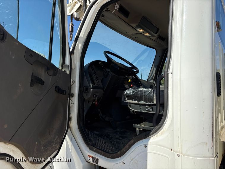 image for item ET7169 2018 Freightliner Business Class M2 digger derrick truck