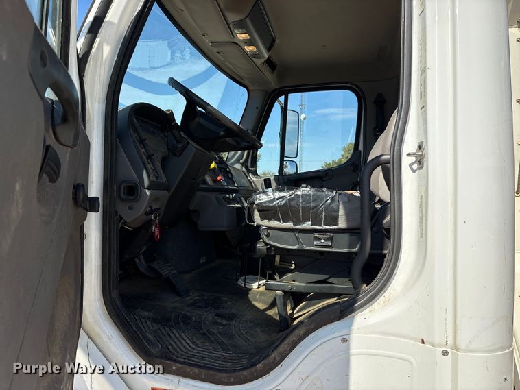 image for item ET7169 2018 Freightliner Business Class M2 digger derrick truck