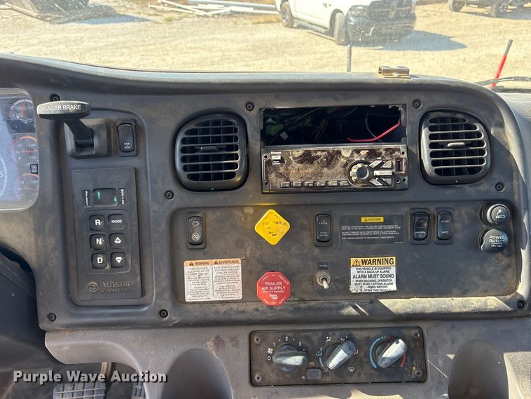 image for item ET7169 2018 Freightliner Business Class M2 digger derrick truck