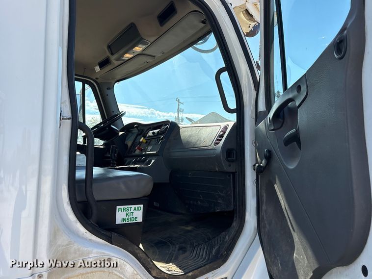 image for item ET7169 2018 Freightliner Business Class M2 digger derrick truck