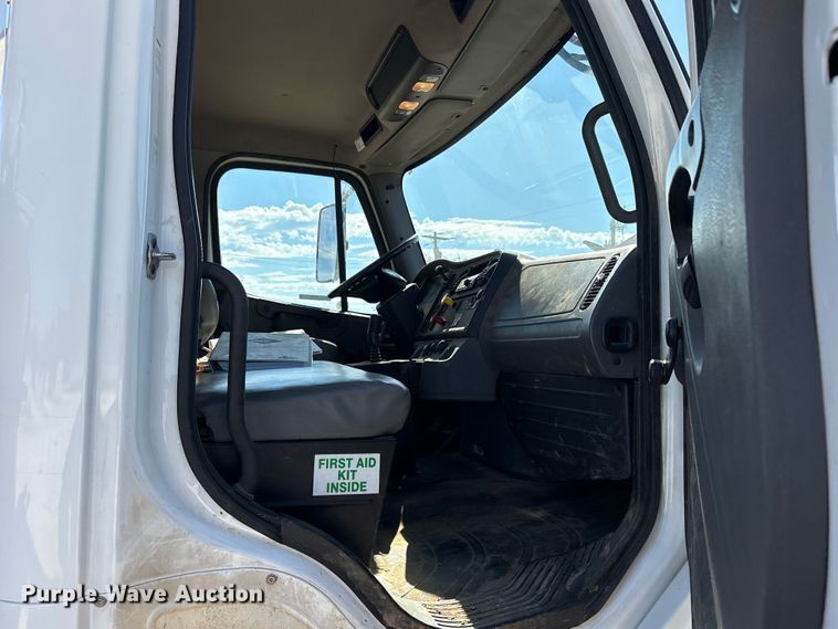 image for item ET7169 2018 Freightliner Business Class M2 digger derrick truck