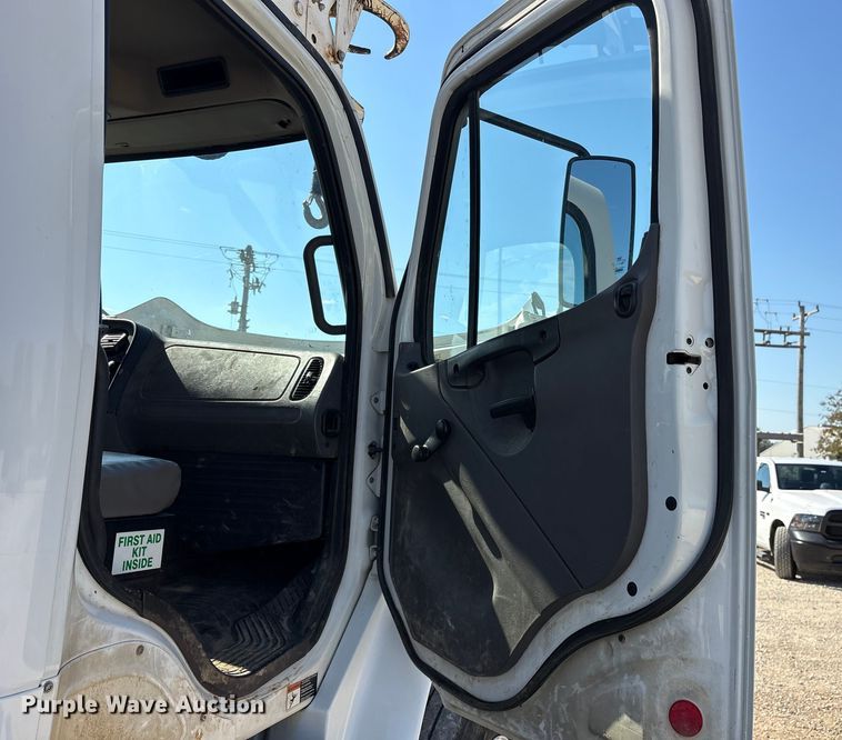 image for item ET7169 2018 Freightliner Business Class M2 digger derrick truck