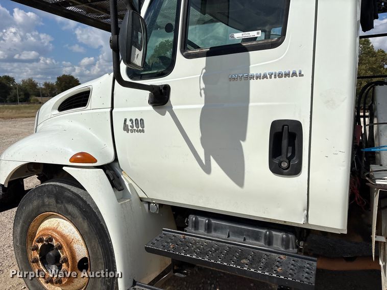 image for item ET7173 2007 International 4300 forestry bucket truck