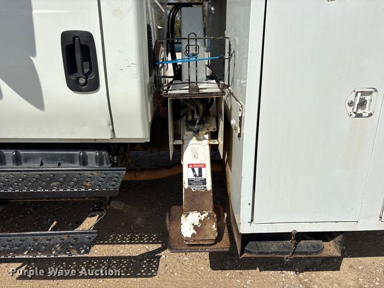 image for item ET7173 2007 International 4300 forestry bucket truck