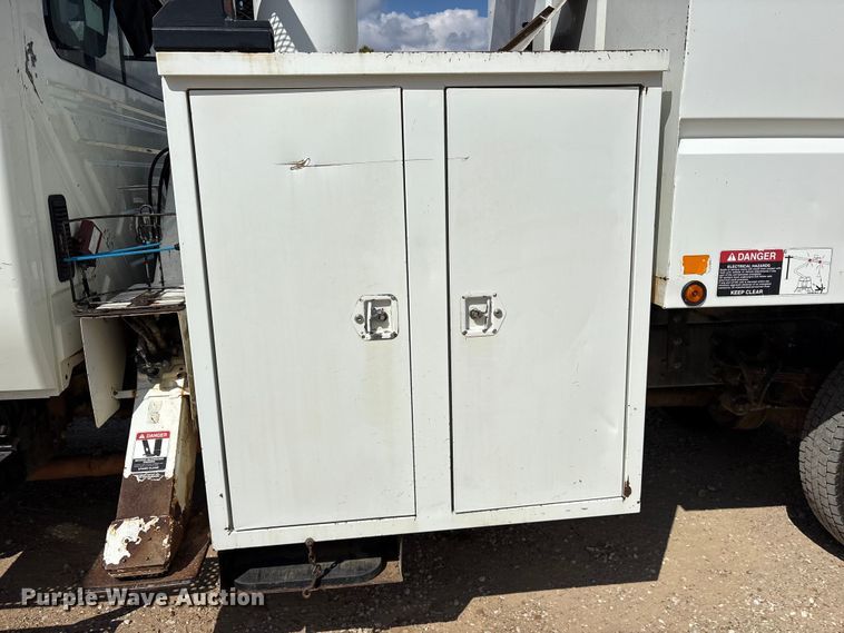 image for item ET7173 2007 International 4300 forestry bucket truck