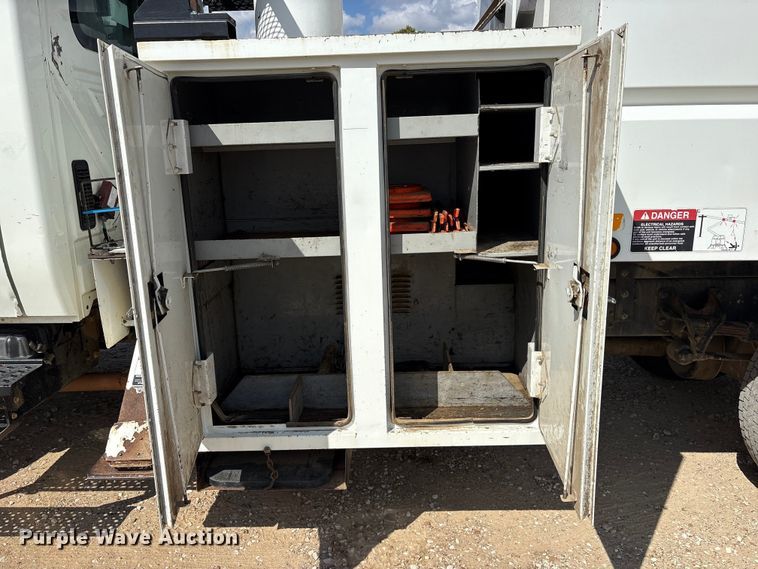 image for item ET7173 2007 International 4300 forestry bucket truck