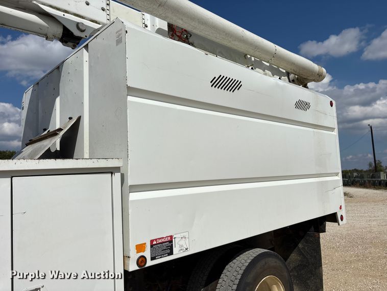 image for item ET7173 2007 International 4300 forestry bucket truck