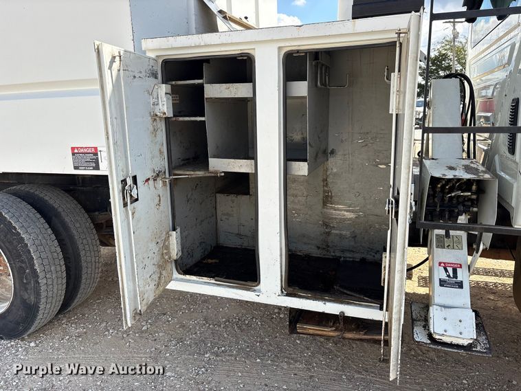 image for item ET7173 2007 International 4300 forestry bucket truck