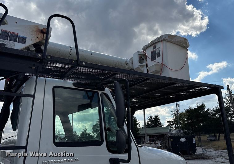 image for item ET7173 2007 International 4300 forestry bucket truck