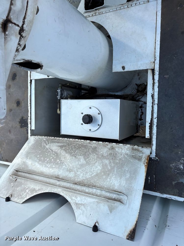 image for item ET7173 2007 International 4300 forestry bucket truck