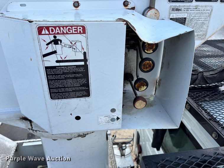 image for item ET7173 2007 International 4300 forestry bucket truck