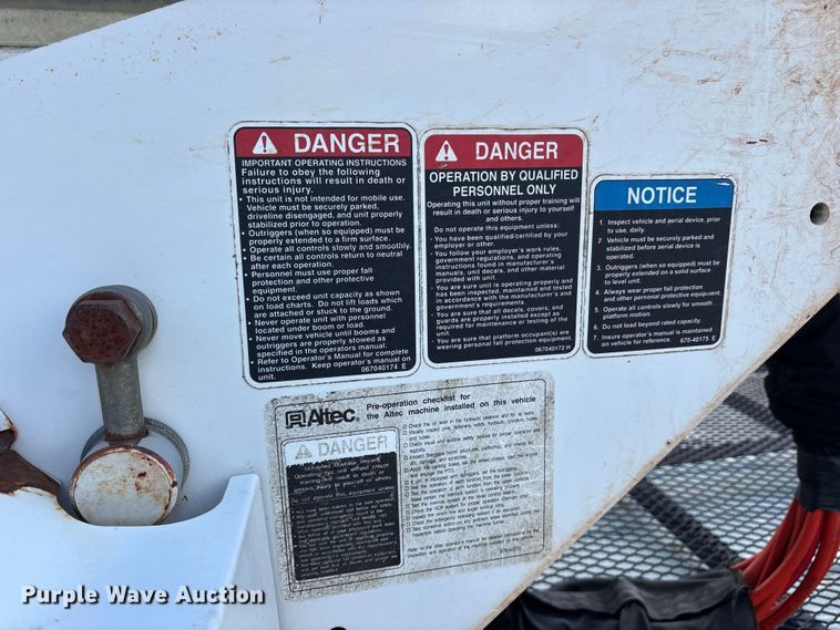 image for item ET7173 2007 International 4300 forestry bucket truck