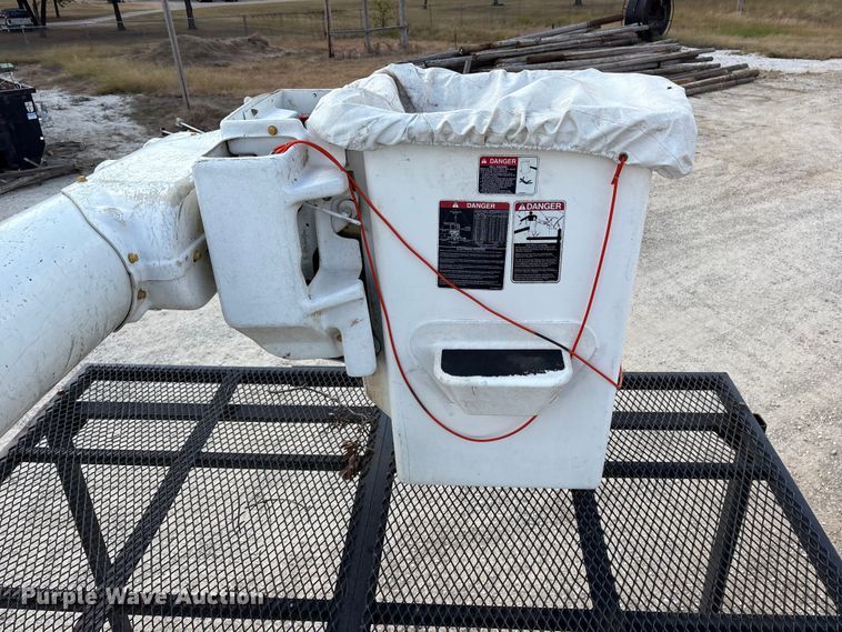 image for item ET7173 2007 International 4300 forestry bucket truck