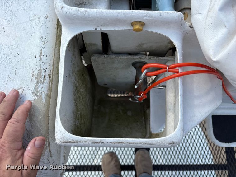 image for item ET7173 2007 International 4300 forestry bucket truck