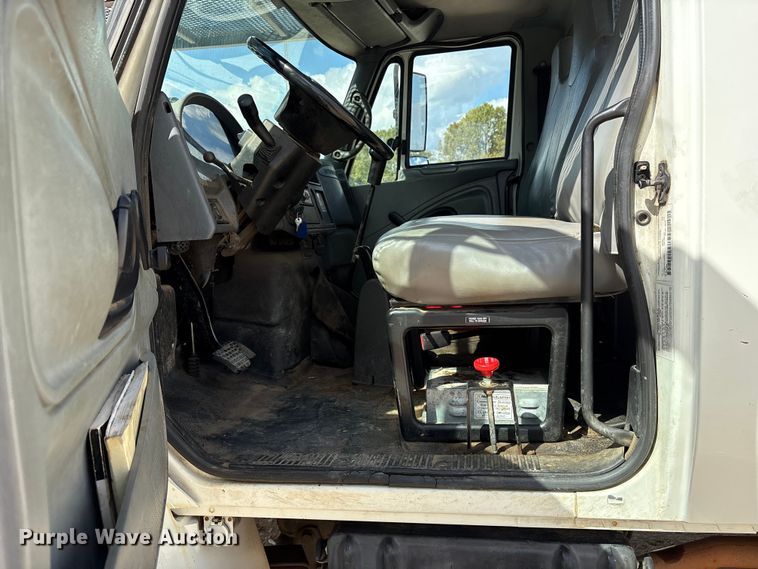 image for item ET7173 2007 International 4300 forestry bucket truck