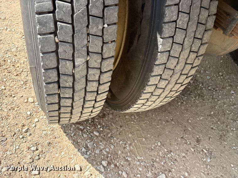 image for item ET7173 2007 International 4300 forestry bucket truck