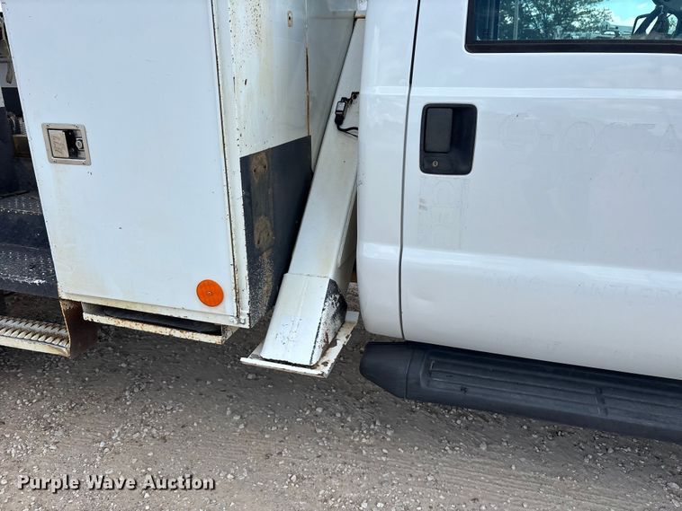 image for item ET7174 2016 Ford F550 Super Duty bucket truck