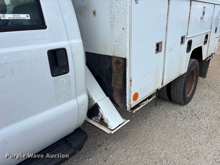 image for item ET7174 2016 Ford F550 Super Duty bucket truck