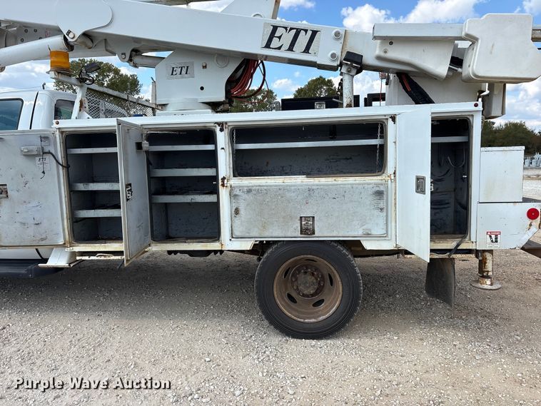 image for item ET7174 2016 Ford F550 Super Duty bucket truck