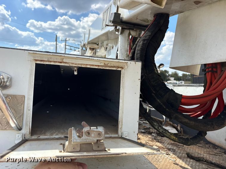 image for item ET7174 2016 Ford F550 Super Duty bucket truck