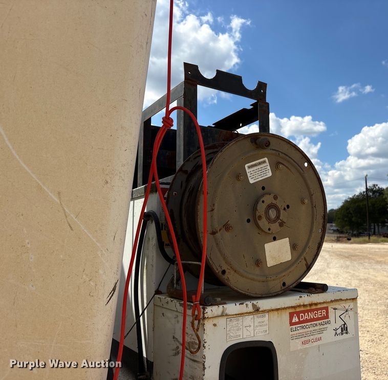 image for item ET7174 2016 Ford F550 Super Duty bucket truck