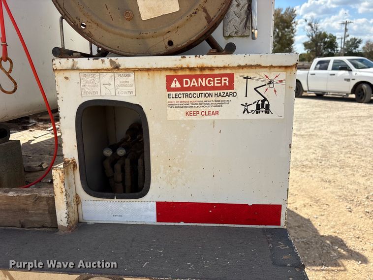 image for item ET7174 2016 Ford F550 Super Duty bucket truck